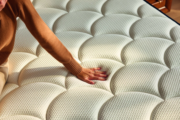 DreamCloud - Classic Hybrid Mattress 12" Medium - Image 8