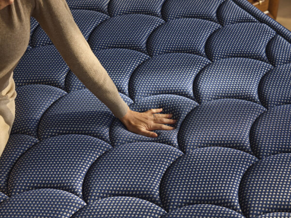 DreamCloud - Luxe Hybrid Mattress 14" Medium - Image 6